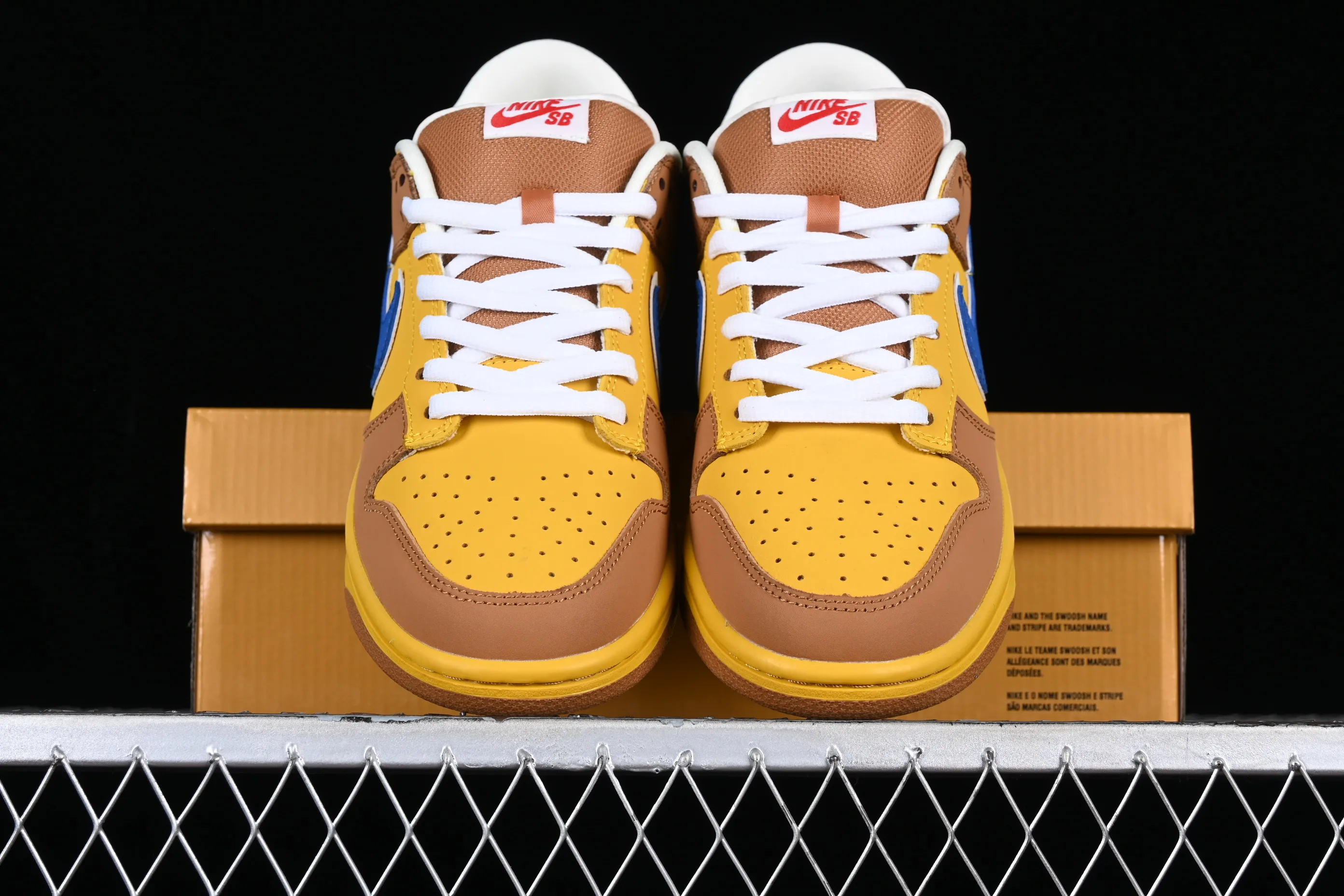 All categories Nk SB Dunk Series Nk SB Dunk Low Low-top skate shoes Nk Dunk Low "Newcastle Brown Ale" TS same style "Yellow Beer" ultra-limited color matching Newcastle Low-top skate shoes 313170-741